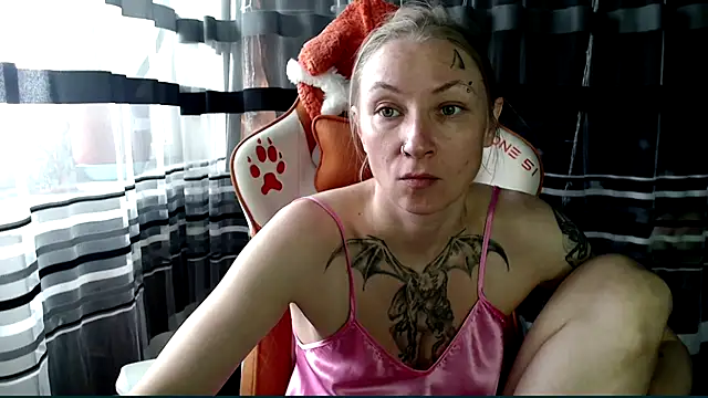 Snapshot of cold_lollipop chatting on 06-17-26, 07:00 cold lollipop online show from 06-17-26, 07:00
