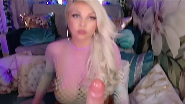 Snapshot of LexY- chatting on 03-17-25, 08:51 LexY- online show from 03-17-25, 08:51
