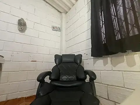 Snapshot of Max_TheHorseDick chatting on 06-04-26, 04:46 Max TheHorseDick online show from 06-04-26, 04:46