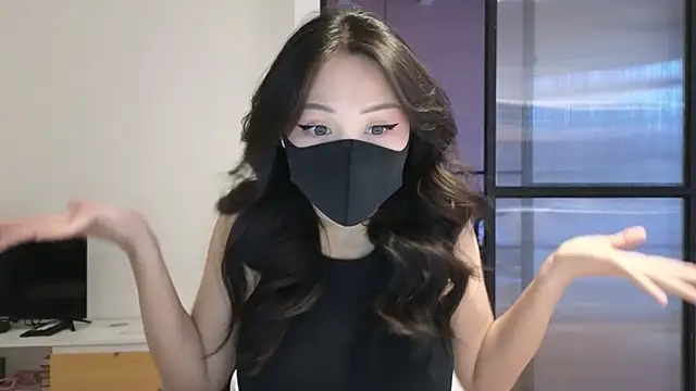 TammiLou online show from 02-19-25, 04:44