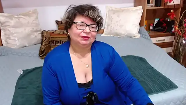 Snapshot of SweetMommaX chatting on 12-24-24, 10:33 SweetMommaX online show from 12-24-24, 10:33