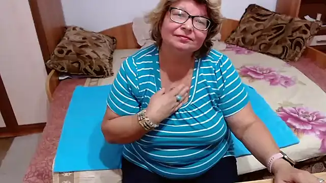 Snapshot of SweetMommaX chatting on 09-15-25, 10:15 SweetMommaX online show from 09-15-25, 10:15