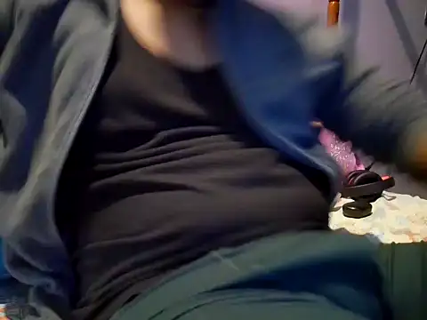 Snapshot of piratess chatting on 12-23-24, 09:08 piratess online show from 12-23-24, 09:08