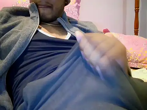 Snapshot of piratess chatting on 12-29-24, 01:02 piratess online show from 12-29-24, 01:02