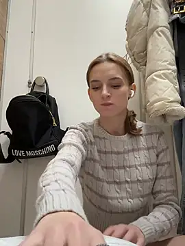 Snapshot of -AngelAri- chatting on 12-22-24, 09:09 -AngelAri- online show from 12-22-24, 09:09