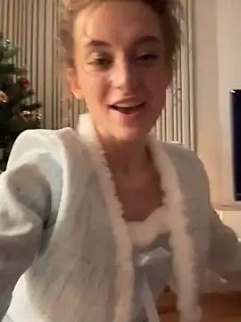 Snapshot of -AngelAri- chatting on 12-24-24, 06:06 -AngelAri- online show from 12-24-24, 06:06