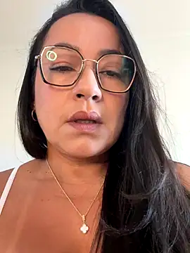 lucy luu  online show from 09-11-25, 01:00