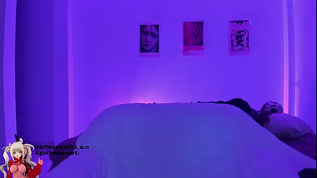 Snapshot of Moonlight1002 chatting on 10-10-25, 02:10 Moonlight1002 online show from 10-10-25, 02:10