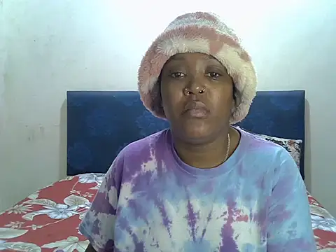 Snapshot of Spice202 chatting on 09-08-25, 09:03 Spice202 online show from 09-08-25, 09:03