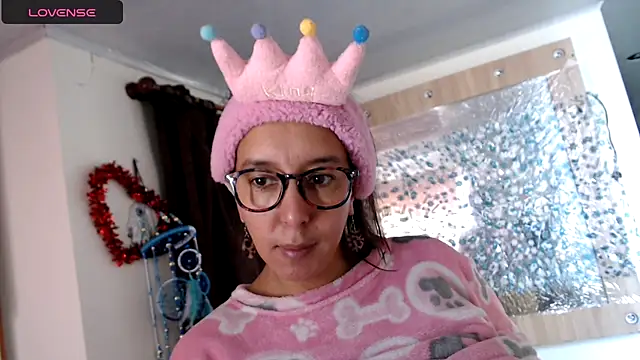 Snapshot of Bekkakinky chatting on 12-31-24, 02:47 Bekkakinky online show from 12-31-24, 02:47