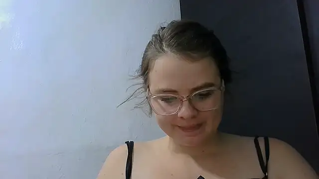 Snapshot of HellenMiyer1111 chatting on 07-04-26, 02:56 HellenMiyer1111 online show from 07-04-26, 02:56