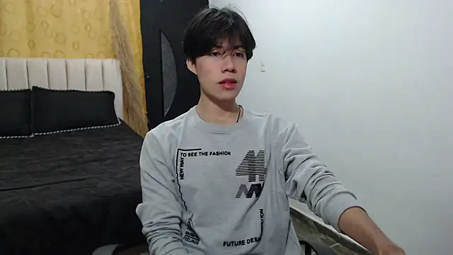 Snapshot of Elio-cam chatting on 12-10-24, 08:30 Elio-cam online show from 12-10-24, 08:30