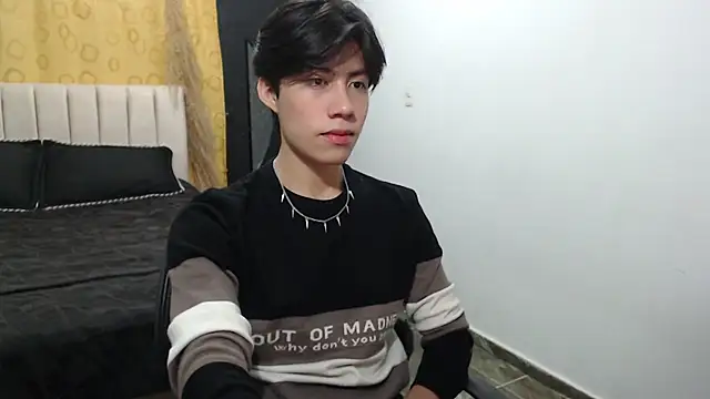 Snapshot of Elio-cam chatting on 12-15-24, 08:52 Elio-cam online show from 12-15-24, 08:52