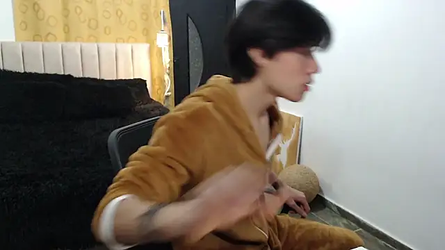 Snapshot of Elio-cam chatting on 02-25-25, 09:20 Elio-cam online show from 02-25-25, 09:20