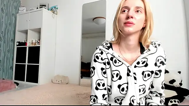 KenzieDawton online show from 01-09-25, 05:23