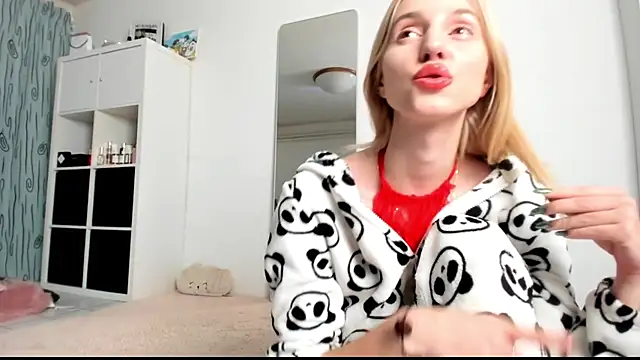 KenzieDawton online show from 01-24-25, 04:59