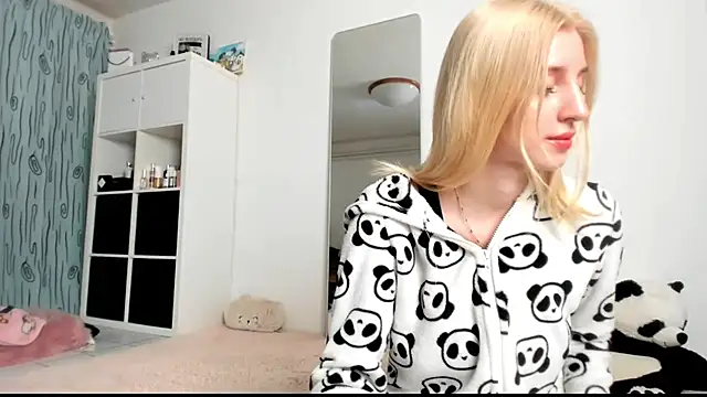 KenzieDawton online show from 02-03-25, 05:29