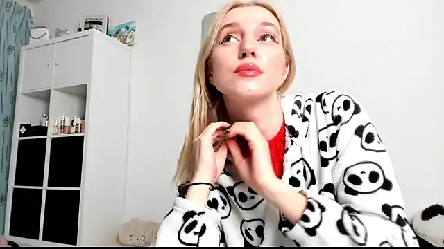 KenzieDawton online show from 02-05-25, 05:09