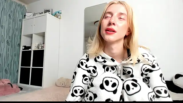 KenzieDawton online show from 03-15-25, 04:57