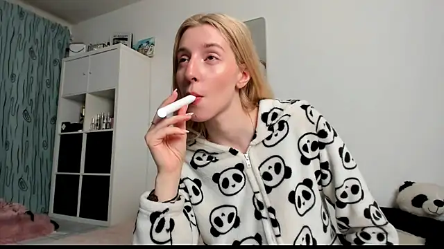 KenzieDawton online show from 03-16-25, 05:03