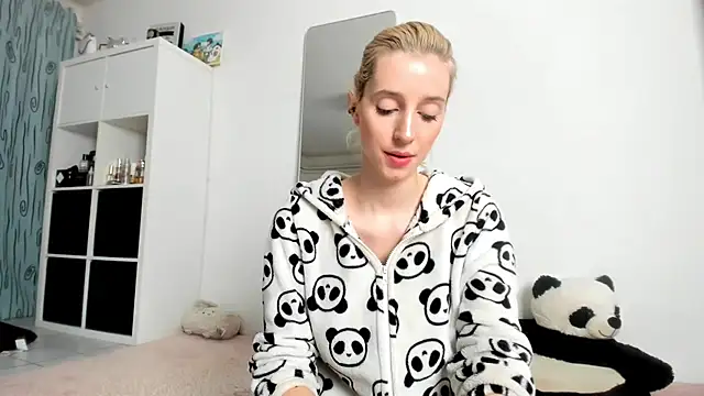 KenzieDawton online show from 10-18-25, 03:42