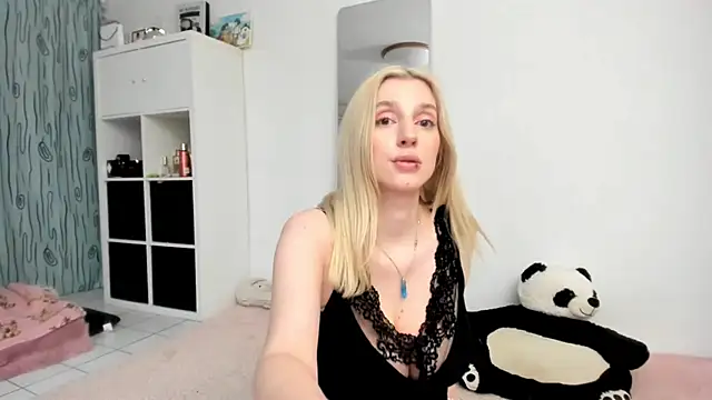 KenzieDawton online show from 04-26-26, 04:37