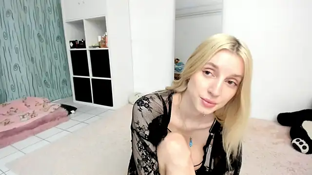 Snapshot of KenzieDawton chatting on 06-07-26, 12:31 KenzieDawton online show from 06-07-26, 12:31