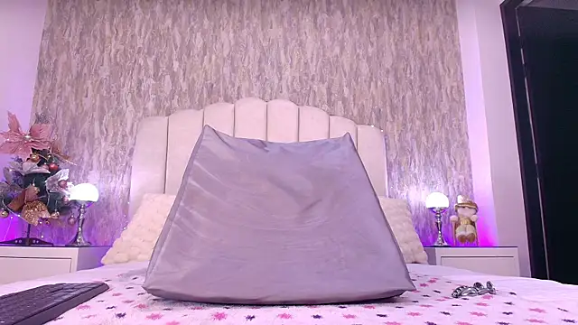 Snapshot of raven_lilith_ chatting on 12-17-25, 03:12 raven lilith online show from 12-17-25, 03:12