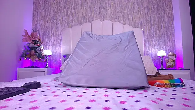 Snapshot of raven_lilith_ chatting on 12-18-25, 03:23 raven lilith online show from 12-18-25, 03:23