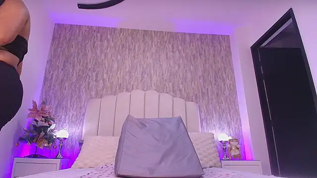 Snapshot of raven_lilith_ chatting on 12-21-25, 03:13 raven lilith online show from 12-21-25, 03:13