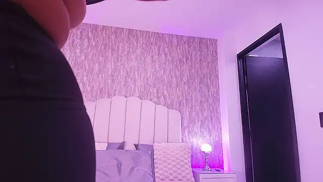 Snapshot of raven_lilith_ chatting on 02-15-26, 03:47 raven lilith online show from 02-15-26, 03:47