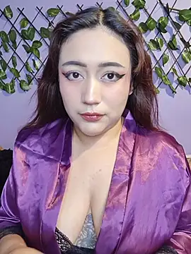 Snapshot of lady- chatting on 04-25-26, 12:24 lady- online show from 04-25-26, 12:24
