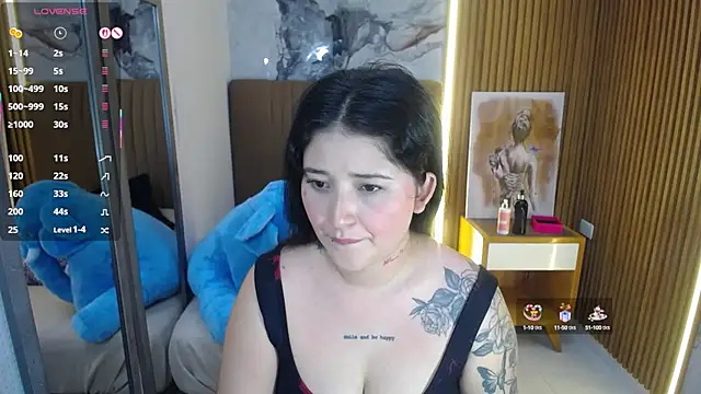 Snapshot of BIANCAROY1 chatting on 10-15-25, 06:41 BIANCAROY1 online show from 10-15-25, 06:41