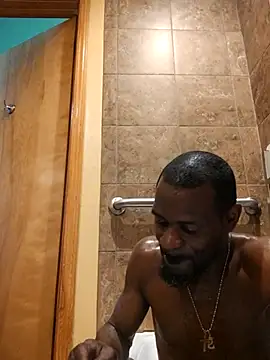 Snapshot of Maculine_Stayr chatting on 03-19-25, 07:17 Maculine Stayr online show from 03-19-25, 07:17