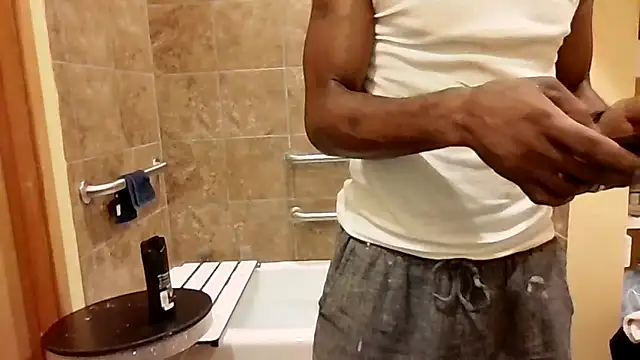 Snapshot of Maculine_Stayr chatting on 10-16-25, 10:33 Maculine Stayr online show from 10-16-25, 10:33