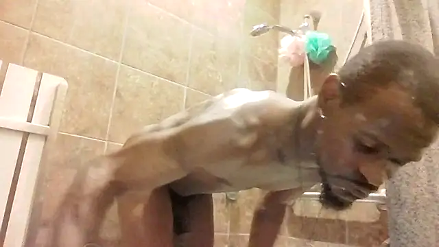 Snapshot of Maculine_Stayr chatting on 10-19-25, 04:46 Maculine Stayr online show from 10-19-25, 04:46