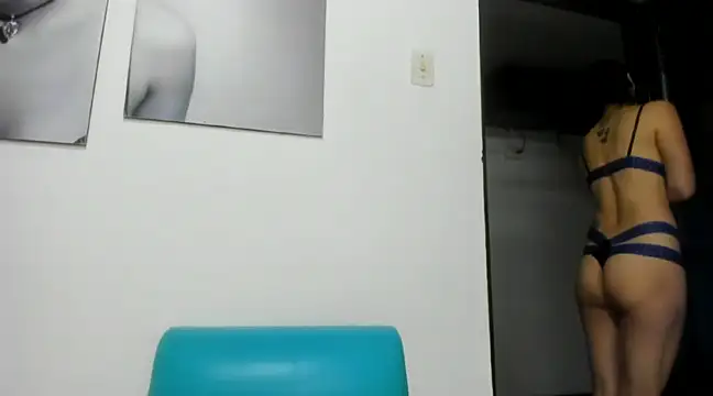 Snapshot of izzy_cum chatting on 01-19-25, 04:25 izzy cum online show from 01-19-25, 04:25