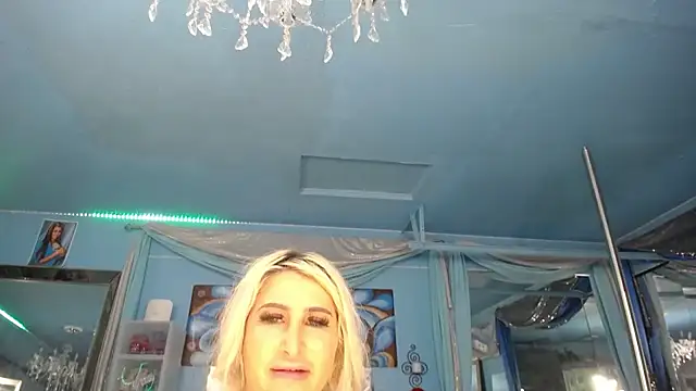 ADRIANNA FOX online show from 04-07-26, 12:00