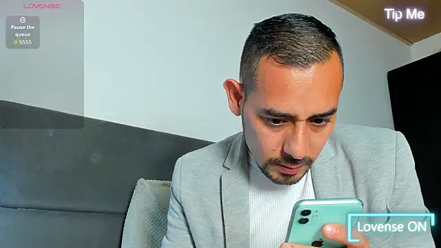 jhonyalzate2 online show from 03-28-26, 02:44