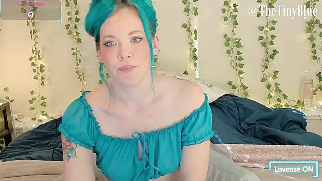 Snapshot of thetinyblue chatting on 02-24-26, 05:55 thetinyblue online show from 02-24-26, 05:55