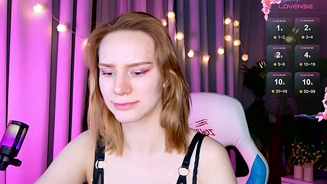 Snapshot of Ramona___ chatting on 12-31-24, 05:33 Ramona online show from 12-31-24, 05:33