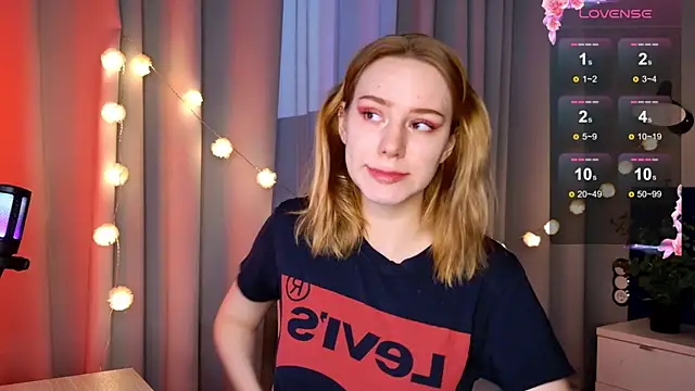 Snapshot of Ramona___ chatting on 02-10-25, 05:58 Ramona online show from 02-10-25, 05:58