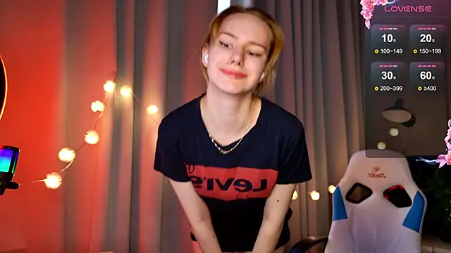 Snapshot of Ramona___ chatting on 02-13-25, 09:41 Ramona online show from 02-13-25, 09:41