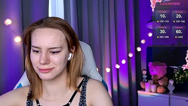 Snapshot of Ramona___ chatting on 02-20-25, 09:44 Ramona online show from 02-20-25, 09:44