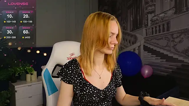 Snapshot of Ramona___ chatting on 09-17-25, 06:04 Ramona online show from 09-17-25, 06:04