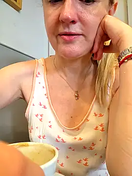 Snapshot of 1Sweetnina chatting on 12-02-25, 01:28 1Sweetnina online show from 12-02-25, 01:28