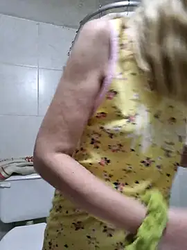 Snapshot of 1Sweetnina chatting on 12-04-25, 12:42 1Sweetnina online show from 12-04-25, 12:42