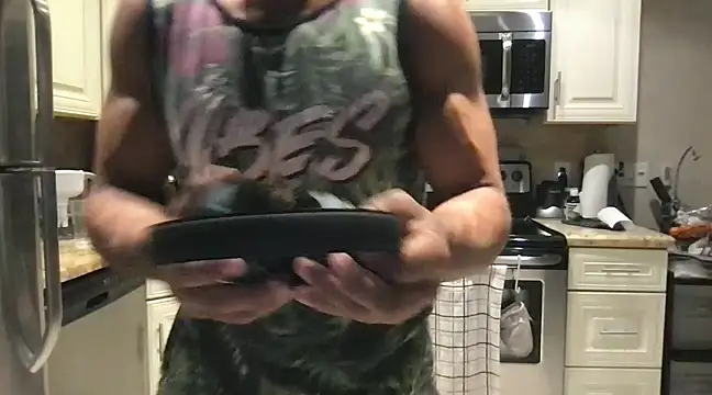 Snapshot of BigGuyMuscle chatting on 02-14-25, 12:30 BigGuyMuscle online show from 02-14-25, 12:30