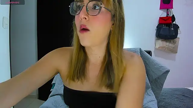 Snapshot of andrea_hills chatting on 07-03-26, 10:27 andrea hills online show from 07-03-26, 10:27