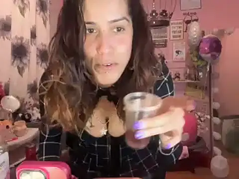 Snapshot of latinacubana chatting on 01-04-25, 09:54 latinacubana online show from 01-04-25, 09:54